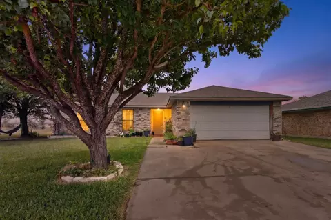 1317 Belinda Ct, Garland, TX 75040