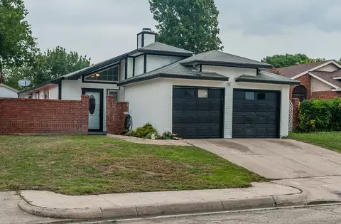 4707 Poppy Dr E, Fort Worth, TX 76137