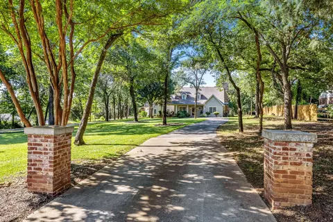 1020 Oak View Dr, Oak Point, TX 75068