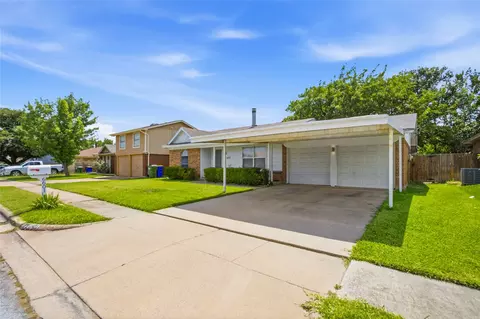 6601 Hughes Dr, Watauga, TX 76148