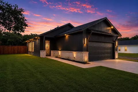 109 Sycamore St, Hillsboro, TX 76645