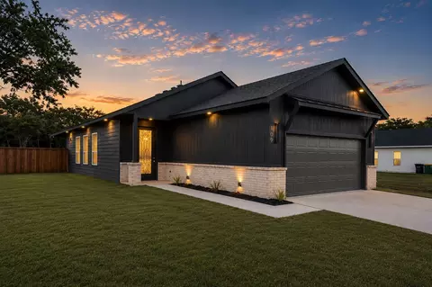 109 Sycamore St, Hillsboro, TX 76645