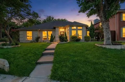 2901 Panorama Dr, Carrollton, TX 75007