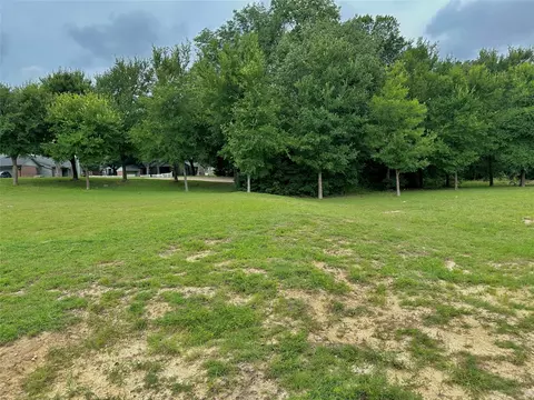 875 Castleglen Dr, Garland, TX 75043