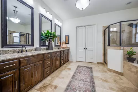 Bath - 6017 Ricks Rd, Denton, TX 76210 photo 3 of 5