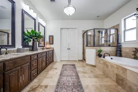 Bath - 6017 Ricks Rd, Denton, TX 76210 photo 2 of 5