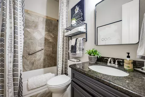 Bath - 6017 Ricks Rd, Denton, TX 76210 photo 1 of 5