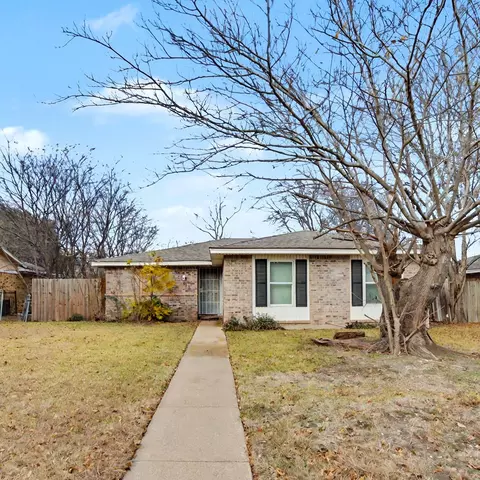 805 Cherry Hills Dr, Lancaster, TX 75134