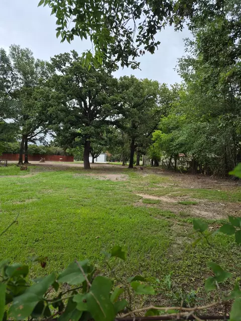 812 Red Oak Dr, West Tawakoni, TX 75454