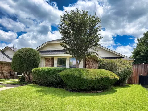320 Crooked Ln, Mesquite, TX 75149