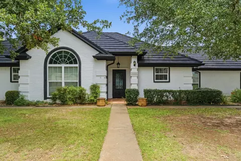 1111 Harbor Lakes Dr, Granbury, TX 76048