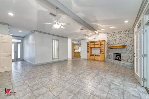 Living - 1580 Machen Dr, Springhill, LA 71075 photo 3 of 4