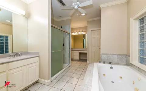 Bath - 1580 Machen Dr, Springhill, LA 71075 photo 1 of 7