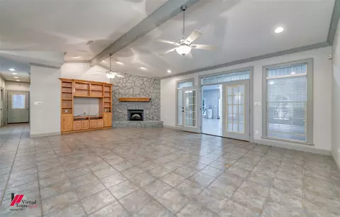Living - 1580 Machen Dr, Springhill, LA 71075 photo 2 of 4