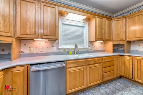 Kitchen - 1580 Machen Dr, Springhill, LA 71075 photo 3 of 5