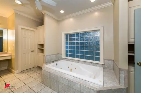Bath - 1580 Machen Dr, Springhill, LA 71075 photo 2 of 7