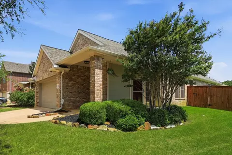 300 Conroe Cir, Lantana, TX 76226