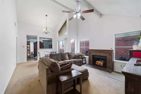 10464 Woodleaf Dr, Dallas, TX 75227