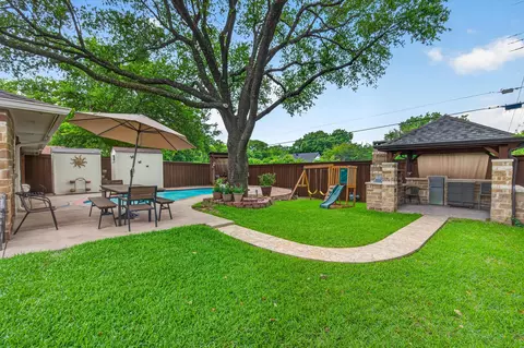527 Falling Leaves Dr, Duncanville, TX 75116