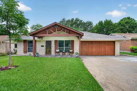 527 Falling Leaves Dr, Duncanville, TX 75116