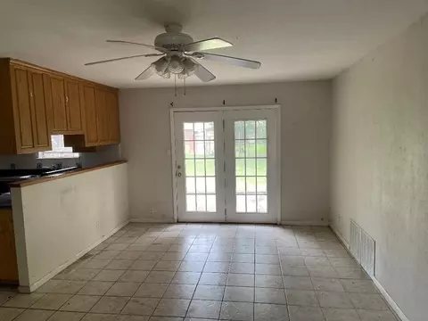 536 Tarrant Ave, Burleson, TX 76028
