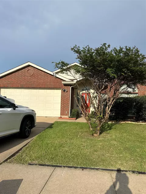 6407 Wolf Creek Ct, Arlington, TX 76018
