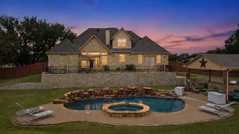 1704 Texas Dr, Glen Rose, TX 76043