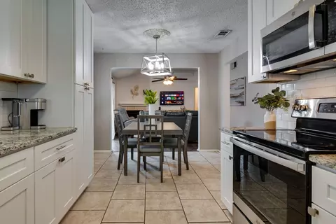 6713 Windwillow Dr, Fort Worth, TX 76137