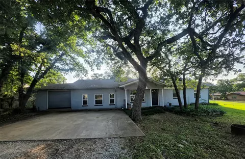 417 Cedarwood St, Azle, TX 76020