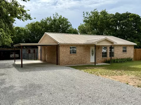 606 S Hubbard St, Alvord, TX 76225