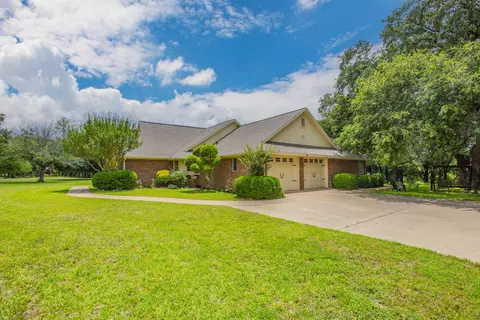 Exterior - 550 Creek Rd, Lorena, TX 76655 photo 3 of 12