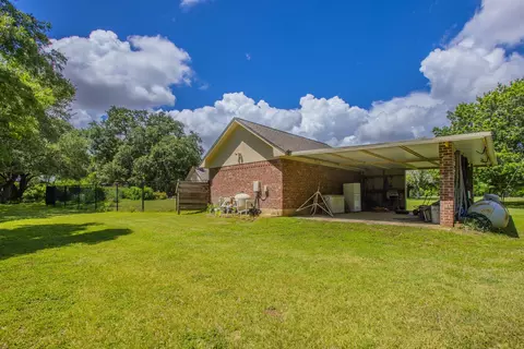 Exterior - 550 Creek Rd, Lorena, TX 76655 photo 11 of 12