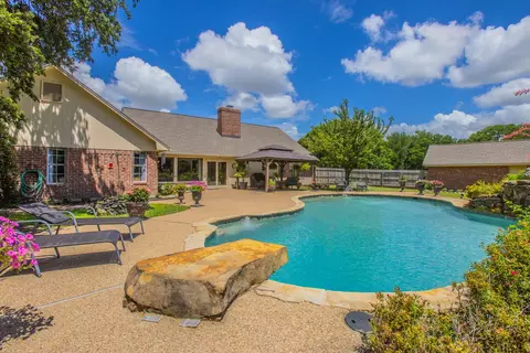 Exterior - 550 Creek Rd, Lorena, TX 76655 photo 6 of 12