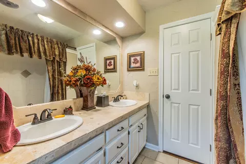 Bath - 550 Creek Rd, Lorena, TX 76655 photo 2 of 4