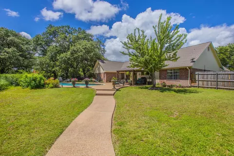 Exterior - 550 Creek Rd, Lorena, TX 76655 photo 7 of 12