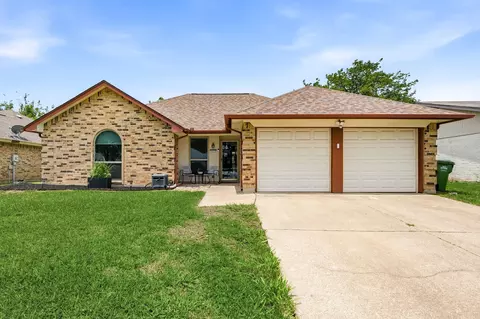 8009 Berrybrook Dr, Watauga, TX 76148