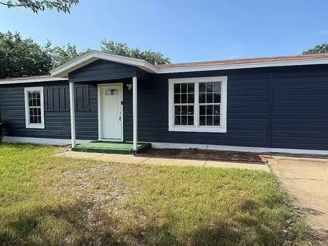 5586 Pinson St, Fort Worth, TX 76119