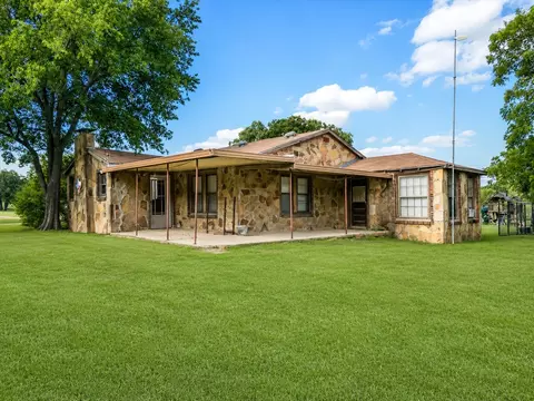2105 Indian Creek Rd, Mineral Wells, TX 76067