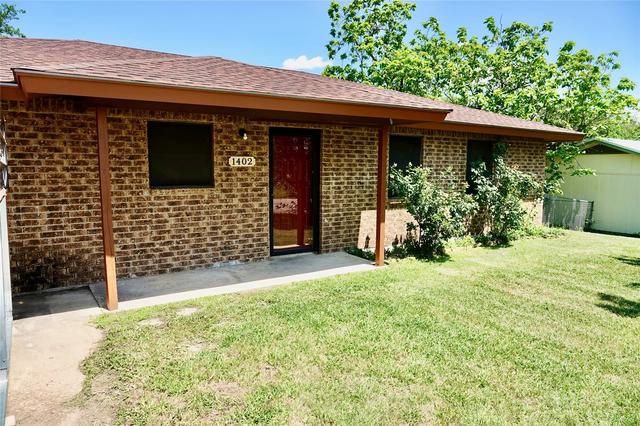 1402 1404 Allen St, Goldthwaite, TX 76844