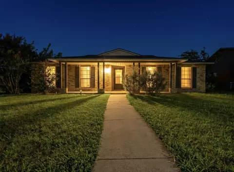 2213 Proctor Dr, Carrollton, TX 75007