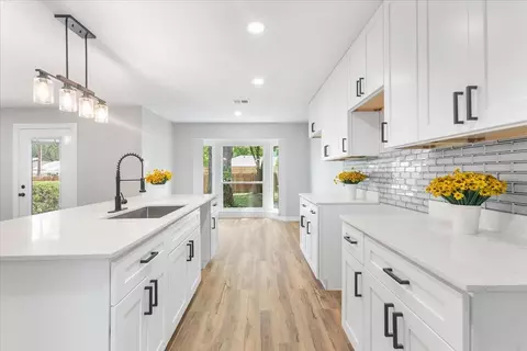 706 W Five Mile Pkwy, Dallas, TX 75224