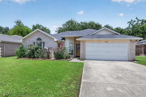 1704 N Bent Tree Trl, Grand Prairie, TX 75052