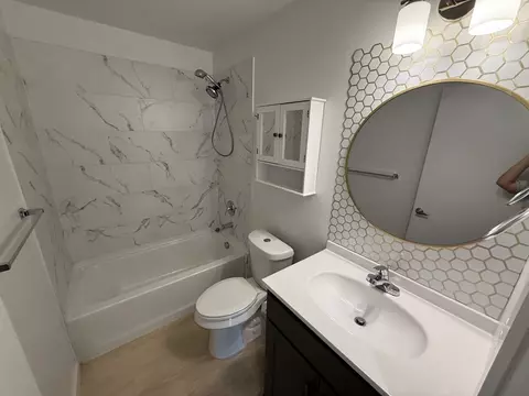 Bath - 505 Thomas St, Terrell, TX 75160 photo 5 of 6