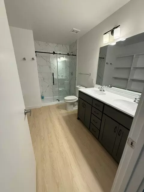 Bath - 505 Thomas St, Terrell, TX 75160 photo 4 of 6