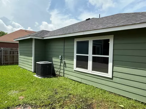 Exterior - 505 Thomas St, Terrell, TX 75160 photo 4 of 4