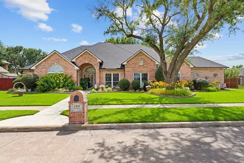 2505 Inverrary Dr, Ennis, TX 75119