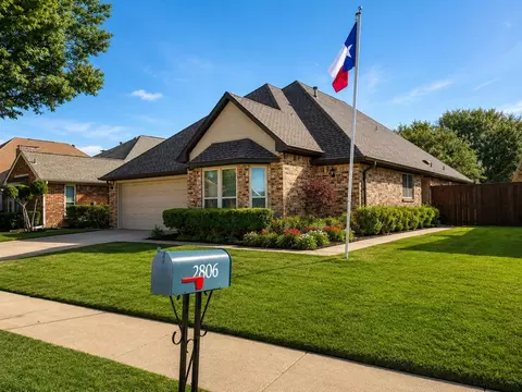 2806 Laurel Oaks Dr, Garland, TX 75044