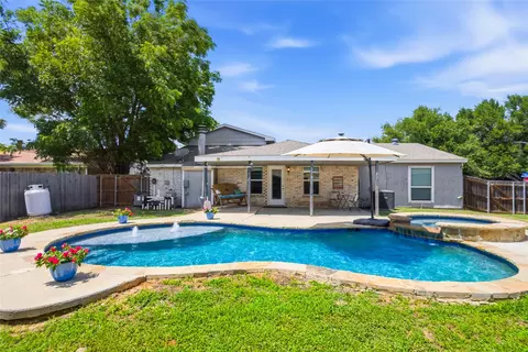 4100 Coronet Ln, Arlington, TX 76017