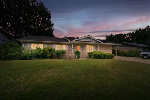 1119 Chester St, Cleburne, TX 76033