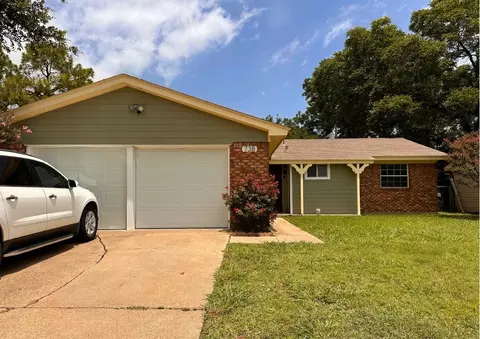 738 Cindy Ln, Grand Prairie, TX 75052